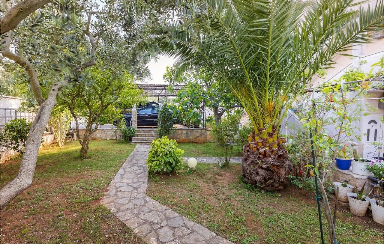 3 Bedroom Awesome Apartment In Pula