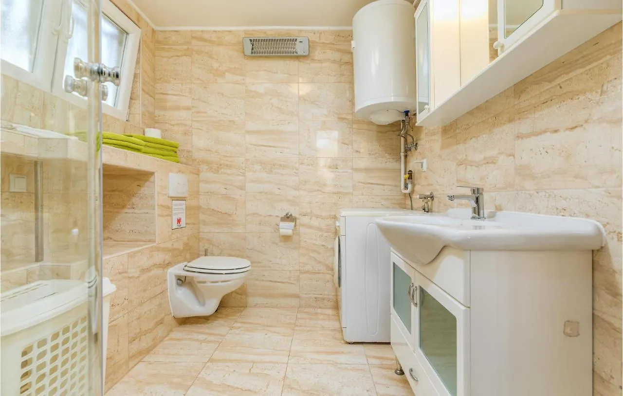 3 Bedroom Awesome Apartment In Pula