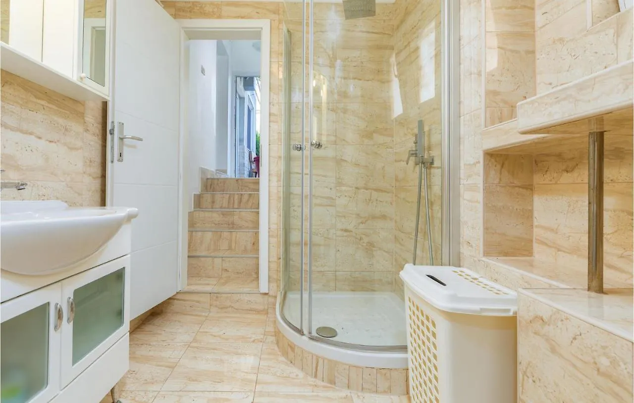 3 Bedroom Awesome Apartment In Pula