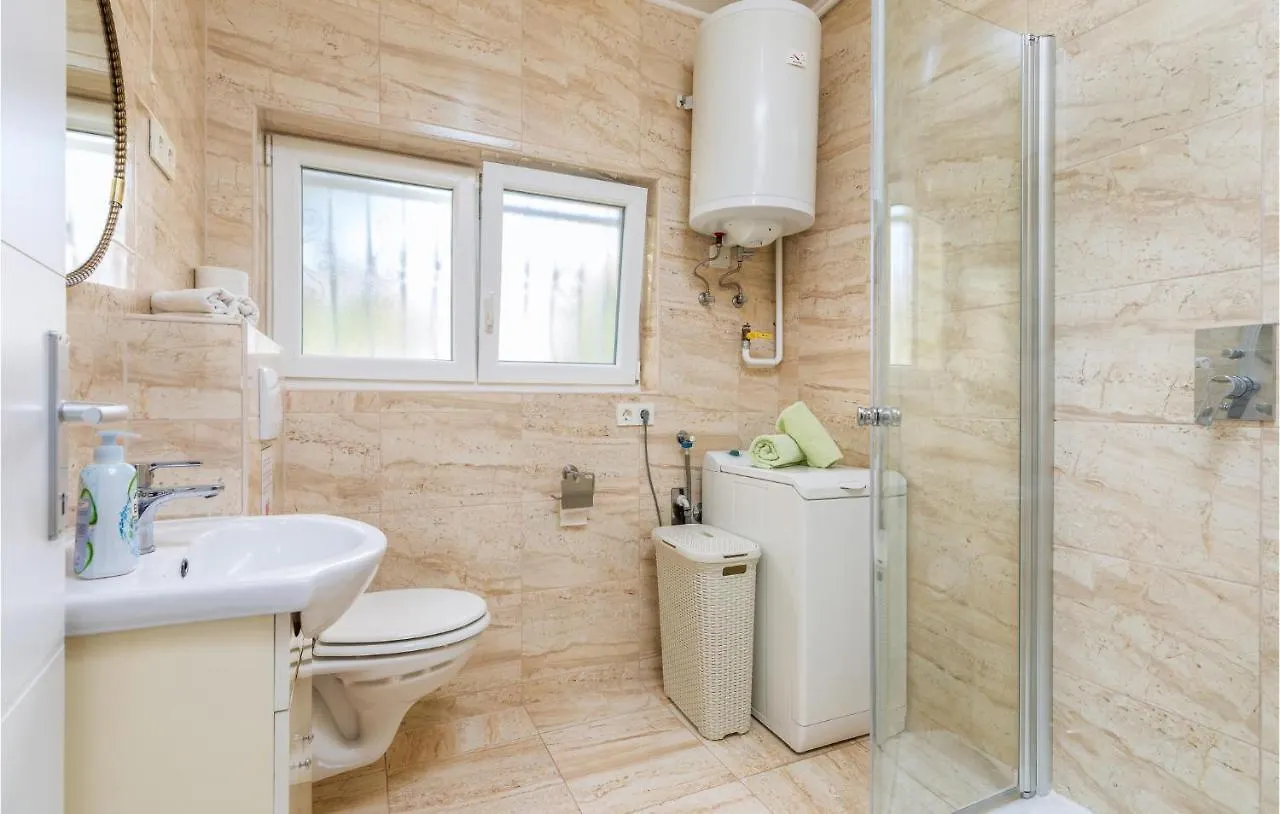 3 Bedroom Awesome Apartment In Pula