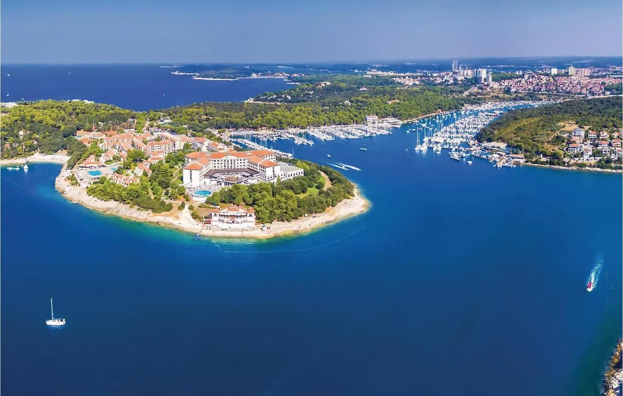 3 Bedroom Awesome Apartment In Pula