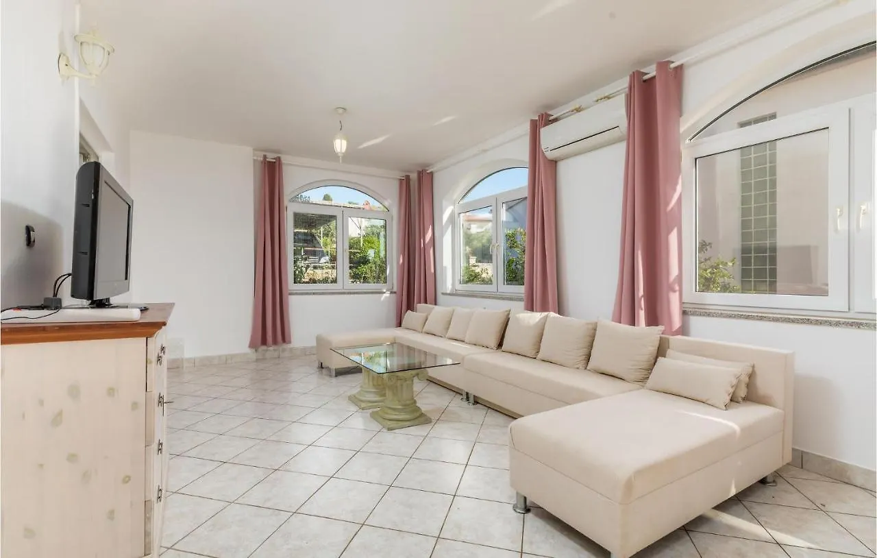 3 Bedroom Awesome Apartment In Pula 0*,